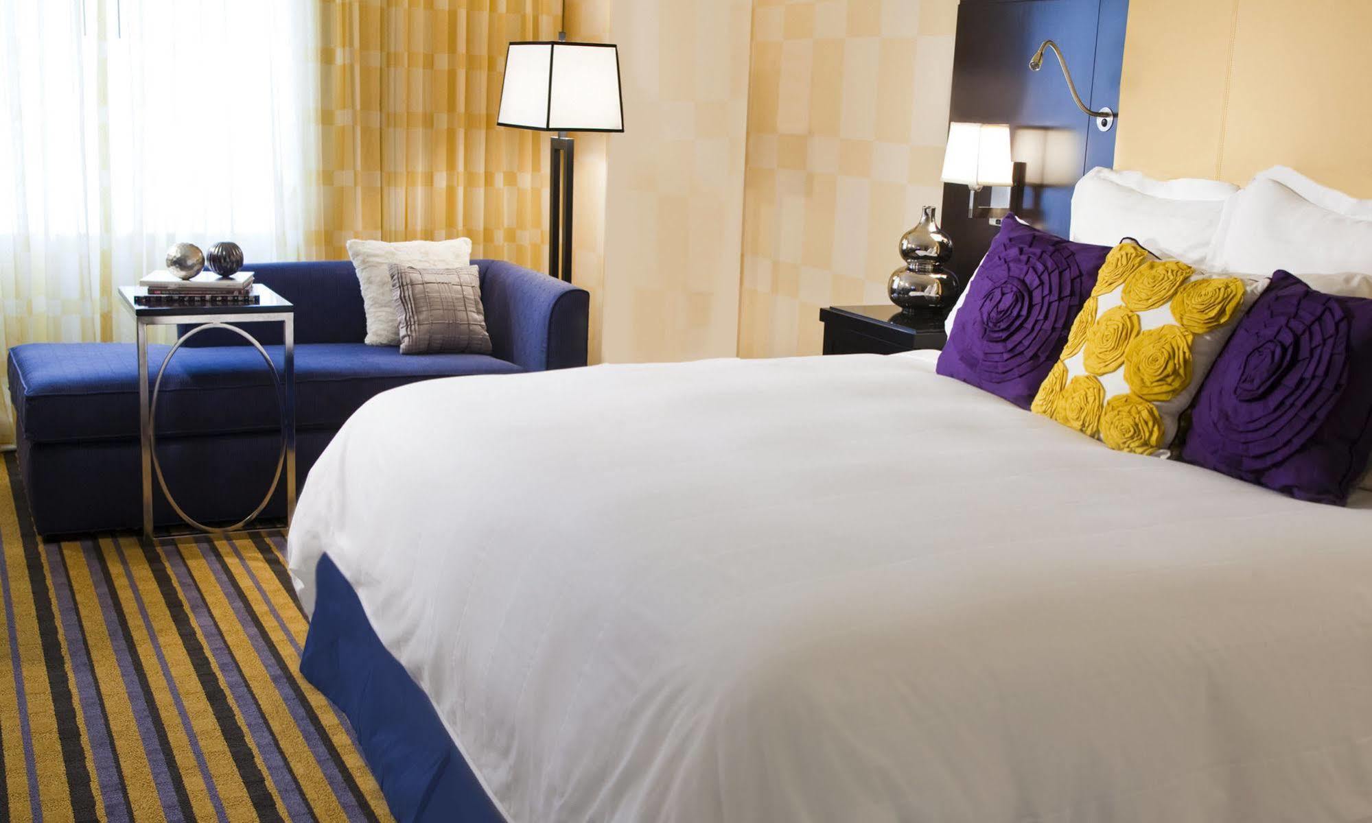 The Baronette Renaissance Detroit-Novi Hotel מראה חיצוני תמונה